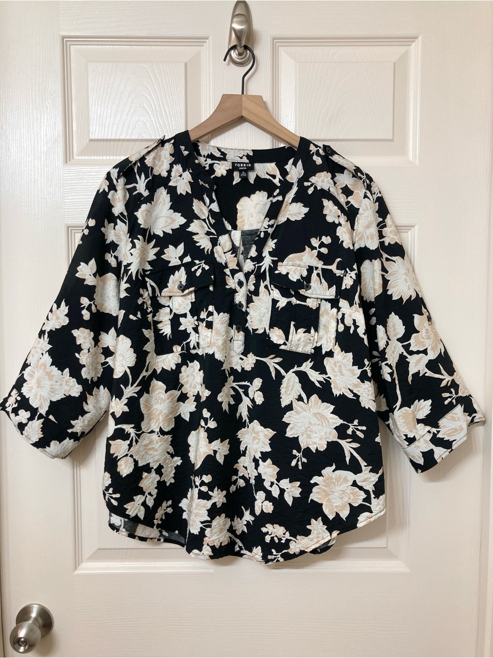 Torrid 0 Harper Black Tan Floral Popover Top Shirt XL Corporate Boho Office